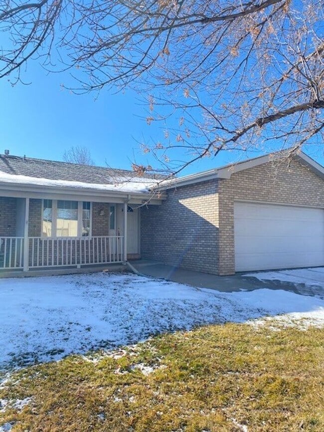 Building Photo - Beautifully Maintained 2 Bed, 2 Bath Ranch Style Townhome with 2 Car Garage in East Loveland