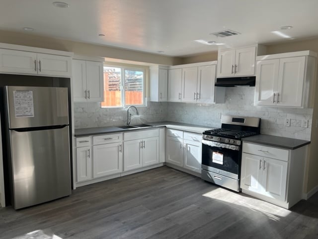 5867 Cocina 1 - 5867 Towne Ave