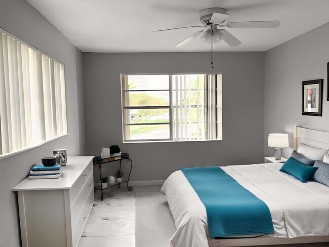 Photo - 317 Lake Evelyn Dr