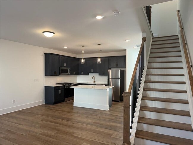 Photo - 1605 Aeslin Dr NW