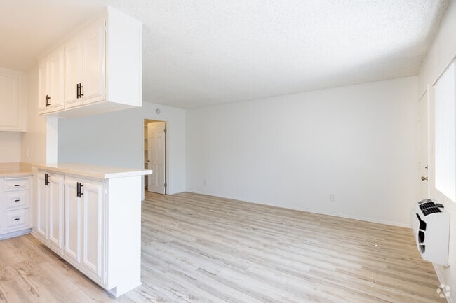 1BR, 1BA - 625SF