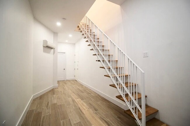 Photo - 223 E 96th St Unidad 1A