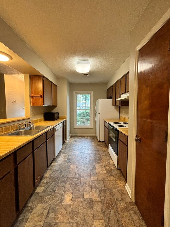 Photo - 255 Bayberry Ct
