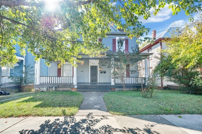 Building Photo - 812 Marshall Ave SW Unit Apartment A