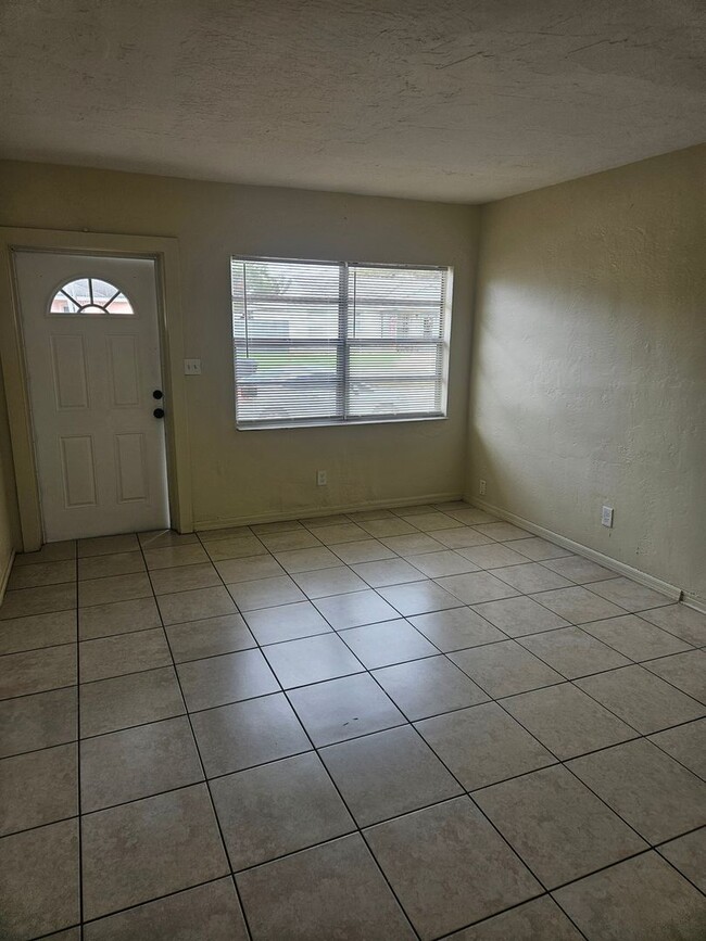 Photo - 2 Bedroom Unit in St Pete