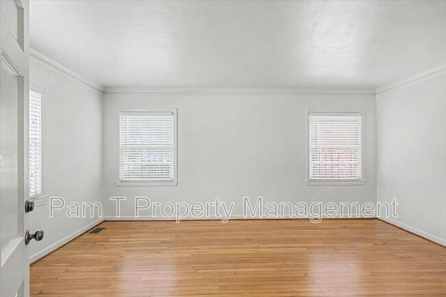 Photo - 736 E 45th St Unit 1