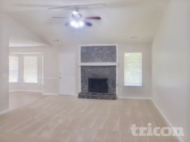 Photo - 372 Cheri Pl