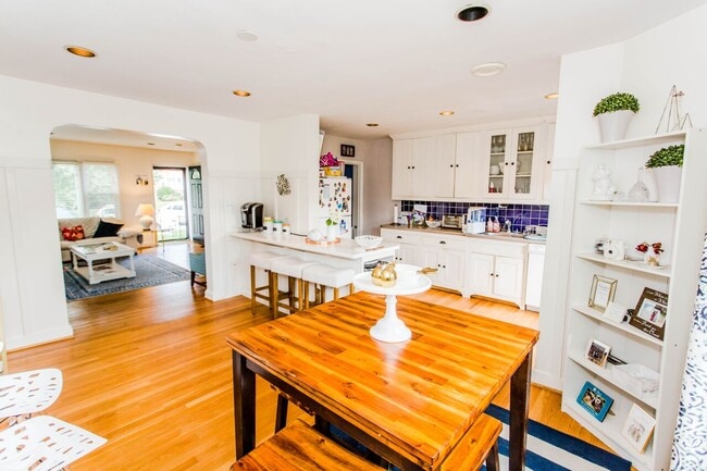 Photo - 978 Radcliffe Rd