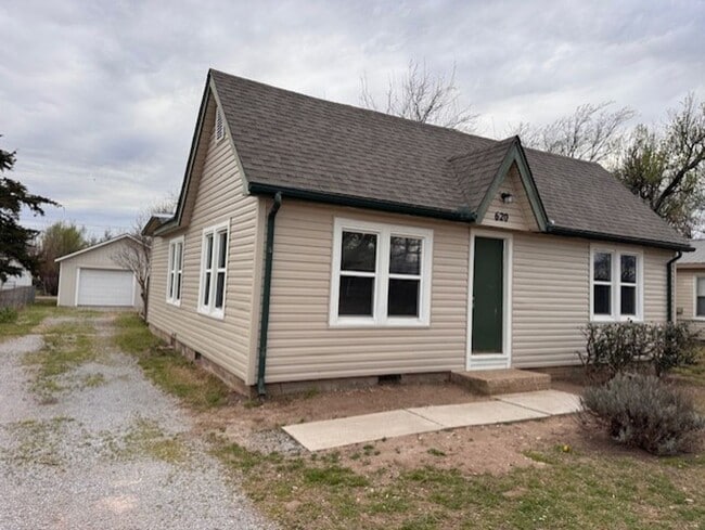 Photo - 2 bed one bath, great outdoor features, great location close to all Norman has to offer!