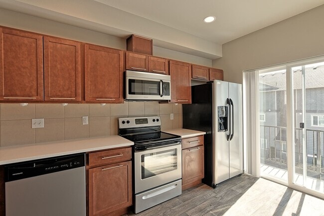 Photo - Spacious Townhome Near Silver Lake - Move ...