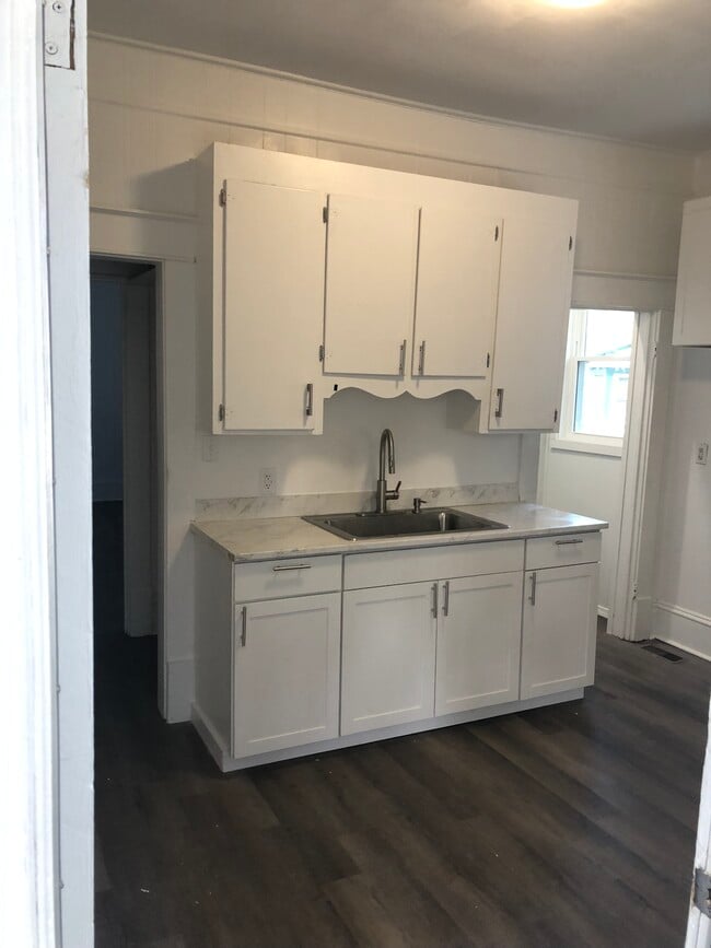 Photo - 617 Pender St