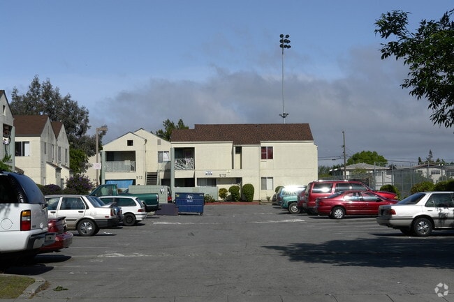North Fair Oaks Apartaments