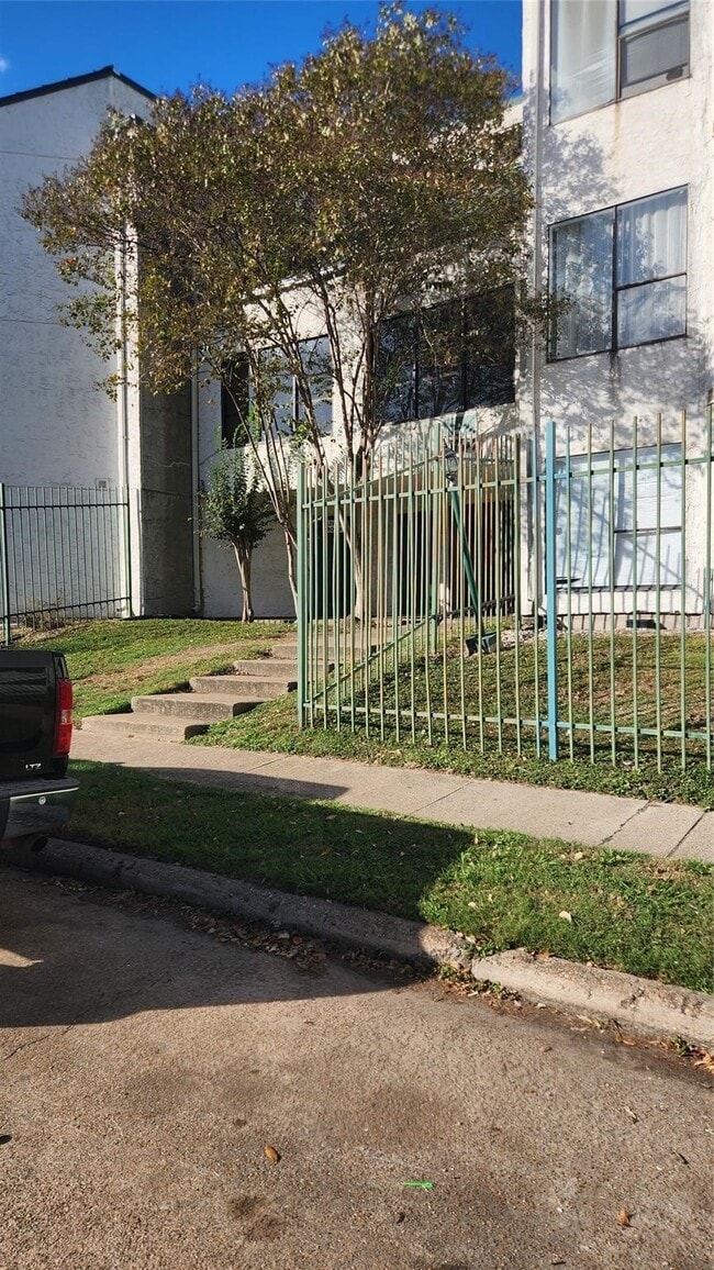 Photo - 2818 S Bartell Dr Unit 7