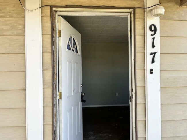 Photo - 917 Nelson St
