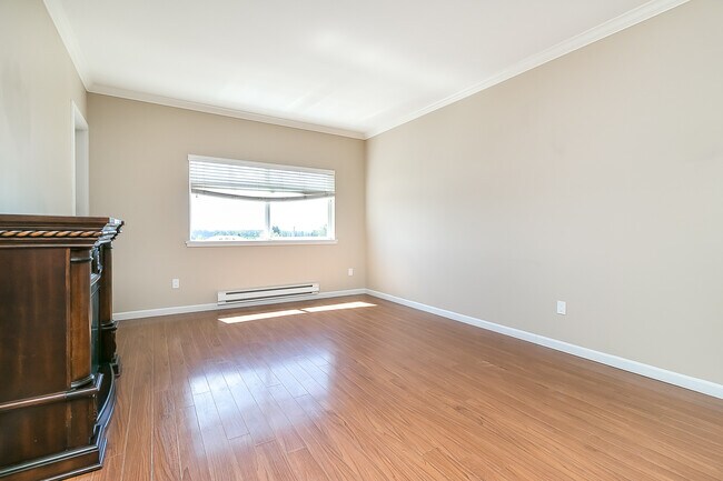 Photo - 22363 Selkirk Ave Unit 407