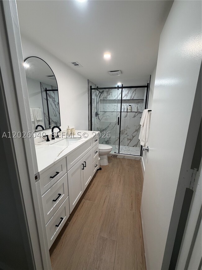 7350 Kinghurst Dr Unit 305