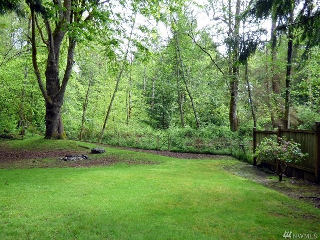 Beautiful large back yard for you to enjoy (shared w/ owner)! - 25306 170th Pl SE Unidad Main Level Apt