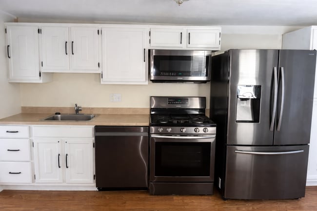 Building Photo - Cozy Milford Single Family – 3 Beds, Laundry, Parking!