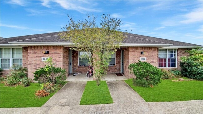 3 Bed, 3 Bath Duplex in College Station - 3 Bed, 3 Bath Duplex in College Station House