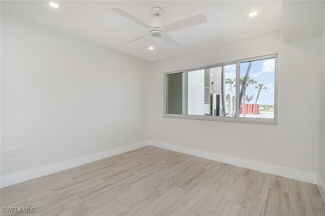 Building Photo - 25870 Hickory Blvd Unit 101