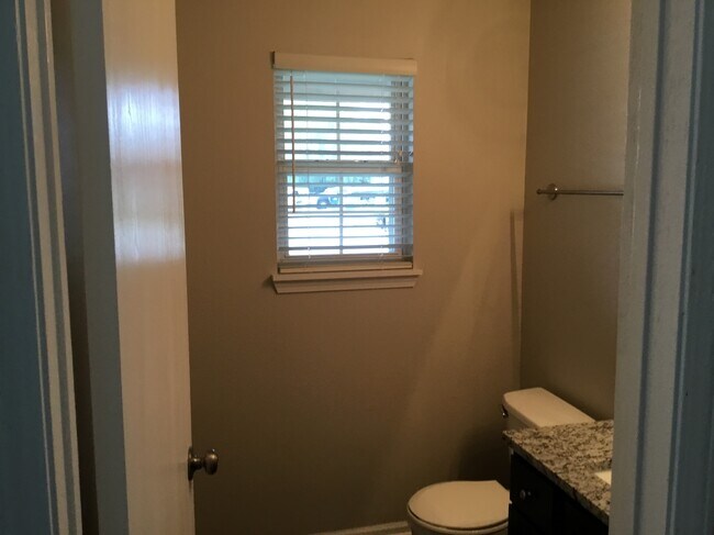 Photo - 1465 Creekside Dr