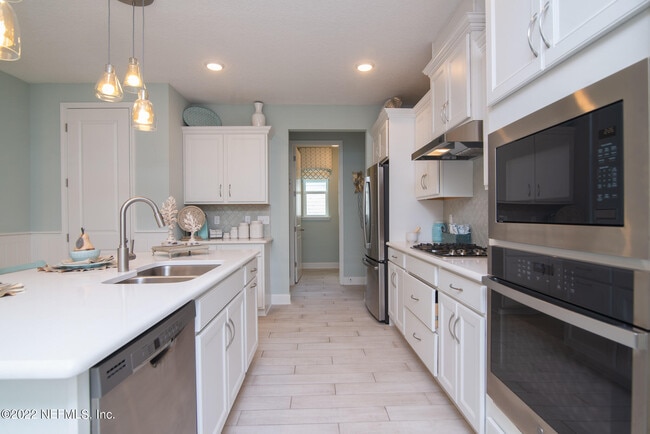 Photo - 118 Pioneer Village Dr