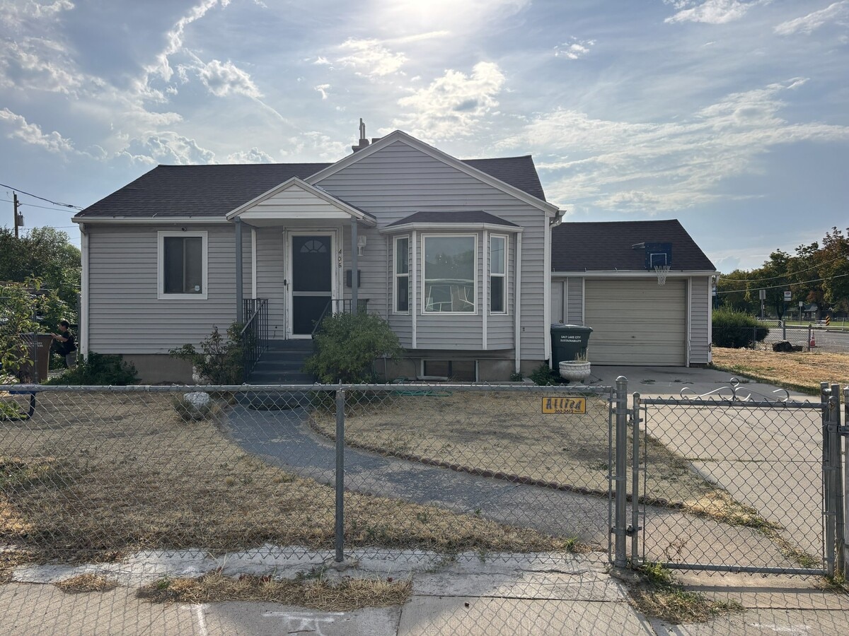 Photo - 406 Navajo St