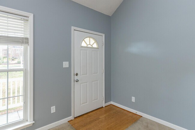 Photo - 100 Waterstone Ln