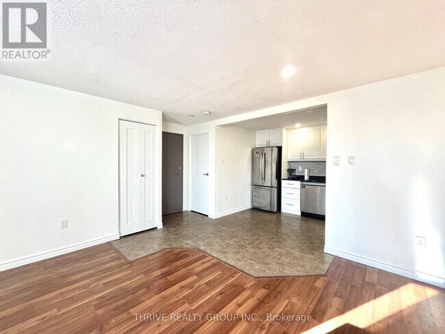 Photo - 1288 Commissioners Rd W Unit 301