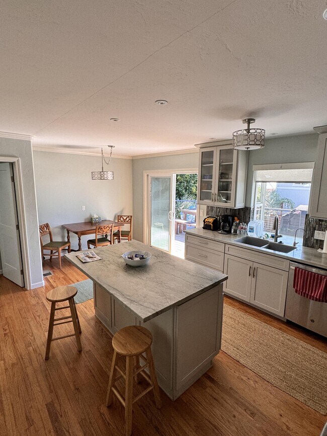 Photo - 1843 Beryl St