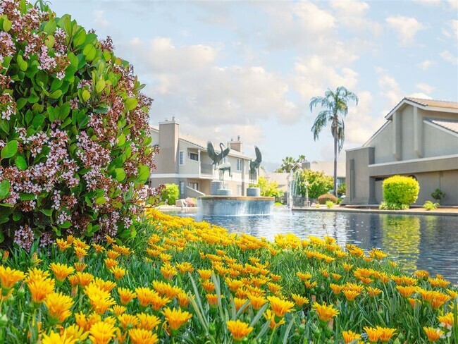 Beautiful Pond With Fountain - Heron Pointe Apartments & Townhomes