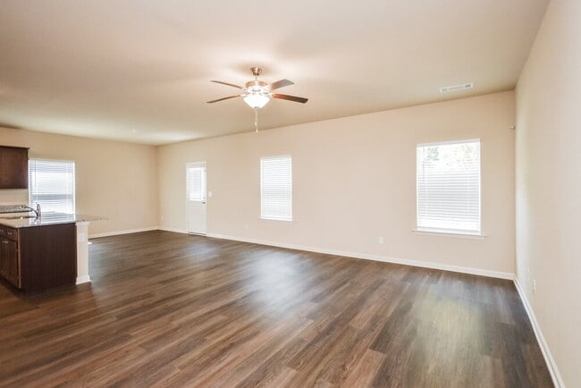 Photo - 532 Moline Way