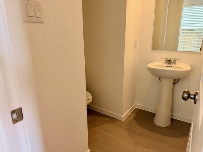 Photo - 921 Pertuso Ln