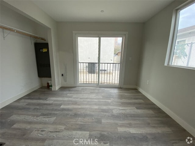 Building Photo - 1033 N Cummings St Rental