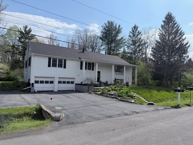 Building Photo - 33 Meadowlark Dr Unit 33 - Lower