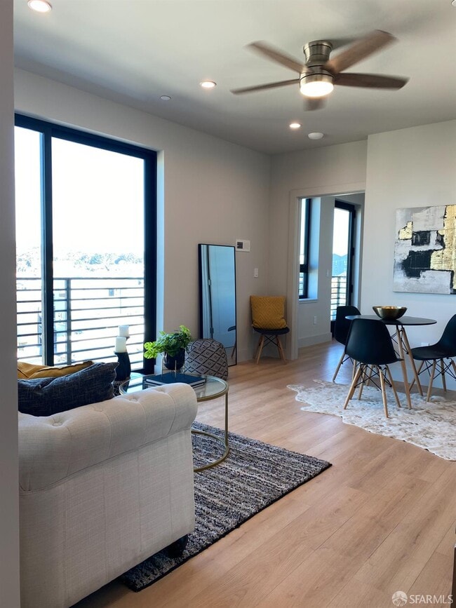 Building Photo - 3945 Judah St