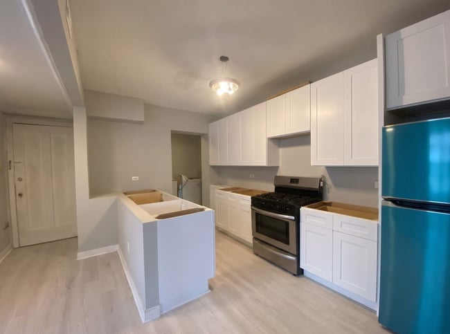 Building Photo - 4626 W Lawrence Ave Unit 2