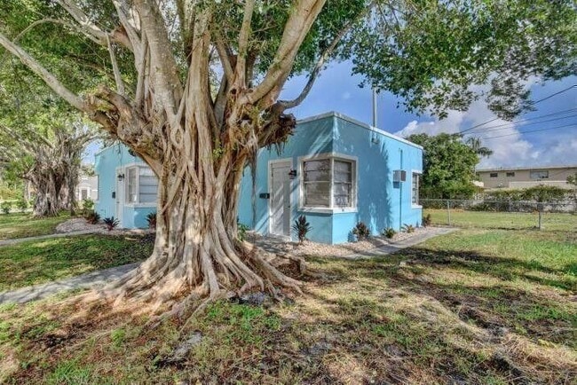 Photo - 3000 Broadway Ave