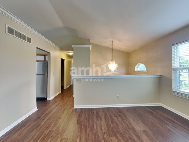 Photo - 547 Rosebud Cir