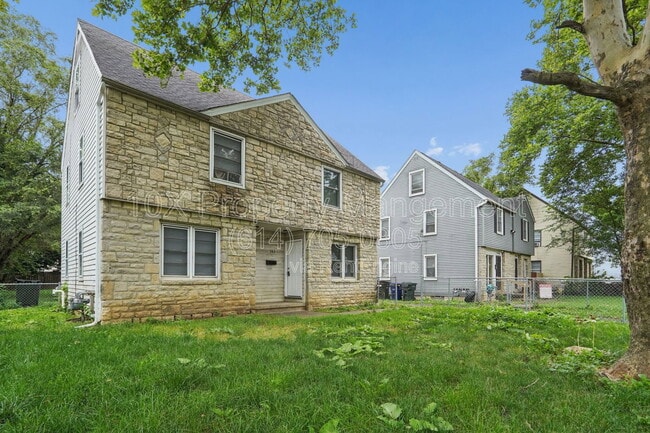 Photo - 782 Whitethorne Ave