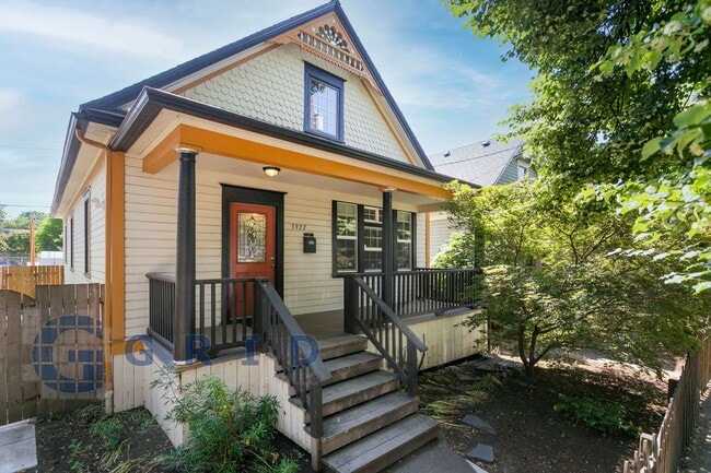 Photo - Gorgeous 2 Bedroom Victorian Home!