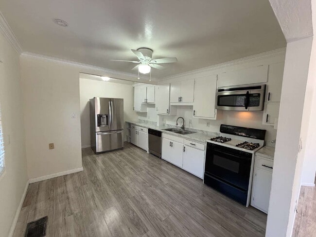"Charming Concord Retreat: 3-Bedroom, 2-Bath Haven on Bel Air Drive!"