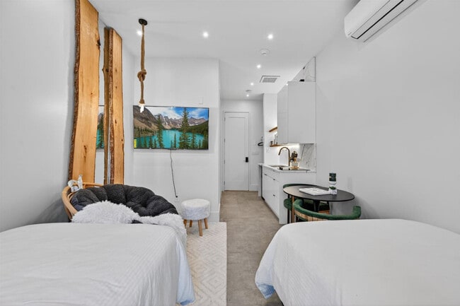 Building Photo - 443 Clove Rd Unit ID1366357P