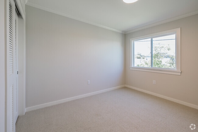 2BR, 1BA - 800SF - Bedroom