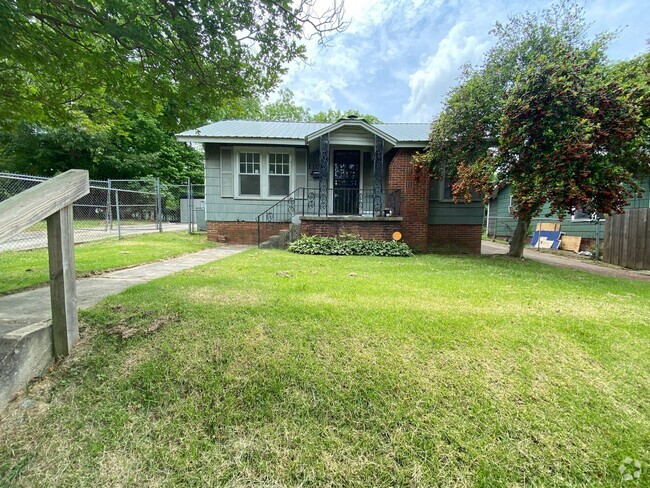 Building Photo - 1108 Foster Ave Rental