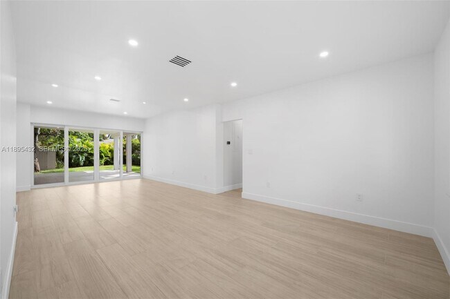 Photo - 1617 Washington St