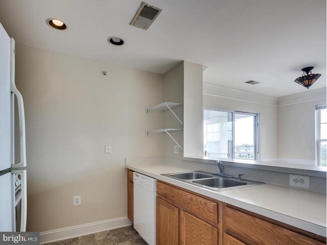 Building Photo - 12828 Clarksburg Square Rd Unit 302