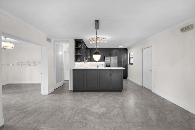 Building Photo - 3265 Virginia St Unit 4