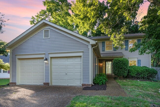 Building Photo - Beautifully maintained and move-in ready 3BR/2.5BA