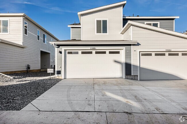 Building Photo - Contemporary 3-Bedroom Duplex in Aurora’s ... Unit A Rental